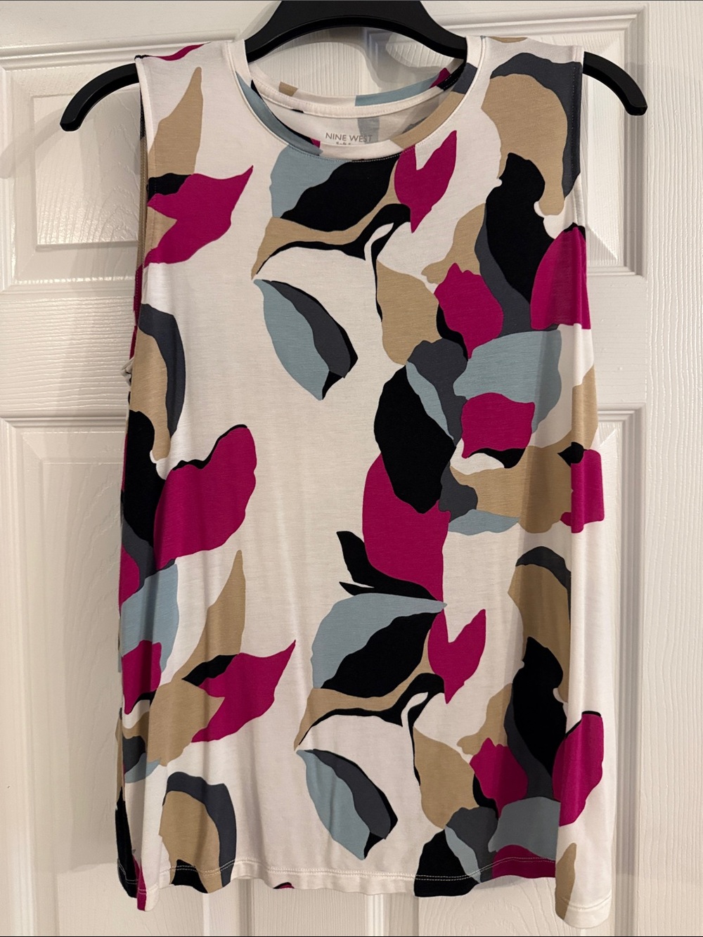 Nine West Sleeveless Tank in White with Magenta, Black, Tan & Slate Leaf Print